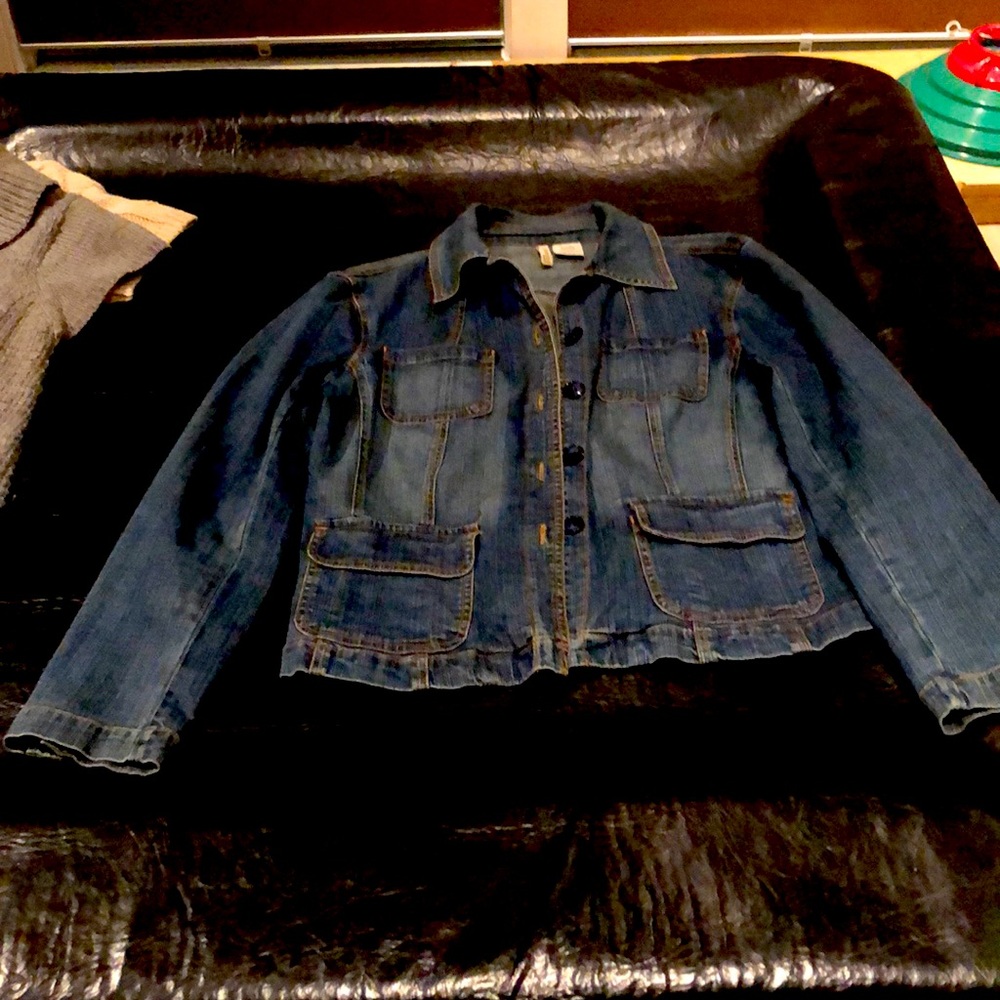 Jean jacket. Very stylish. 😎looking good!!!
